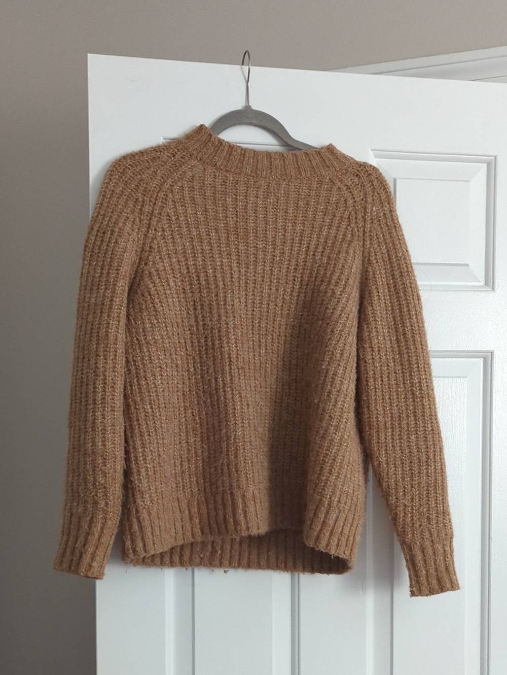 Uniqlo Ribbed Crewneck Sweater in Camel Brown